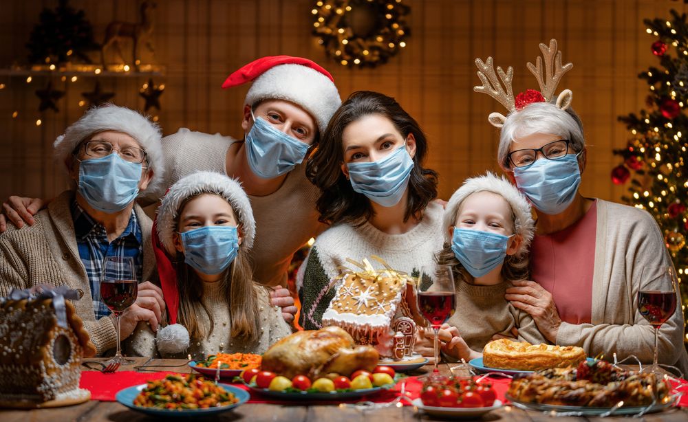 Christmas family photos pandemic free family photo