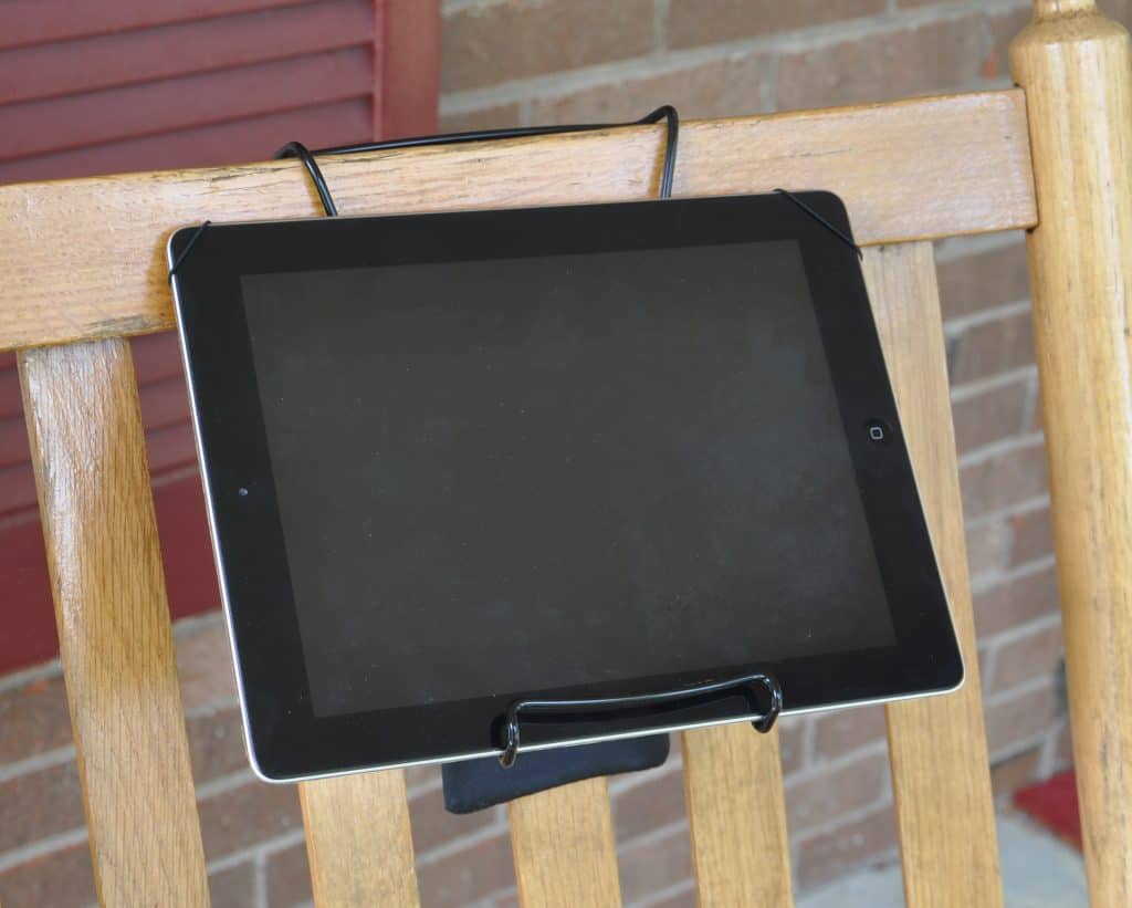Coat hanger hanging tablet stand