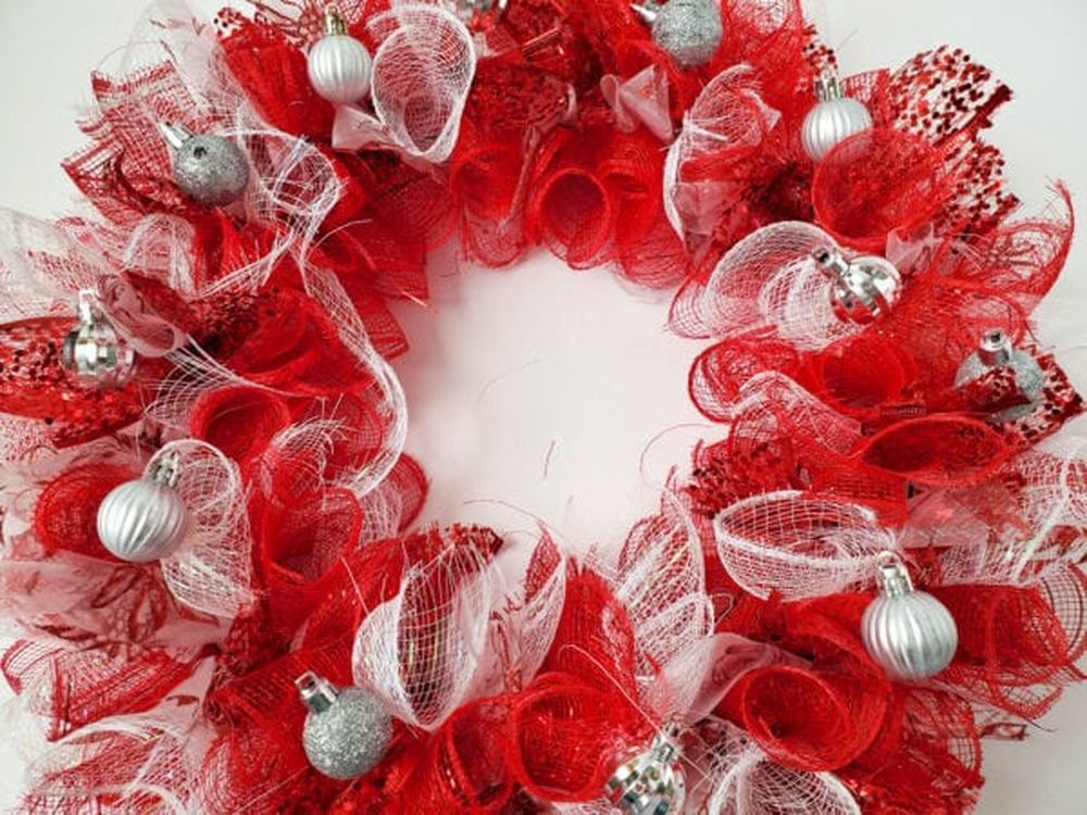 Diy red and white mesh wreath christmas door decorations 