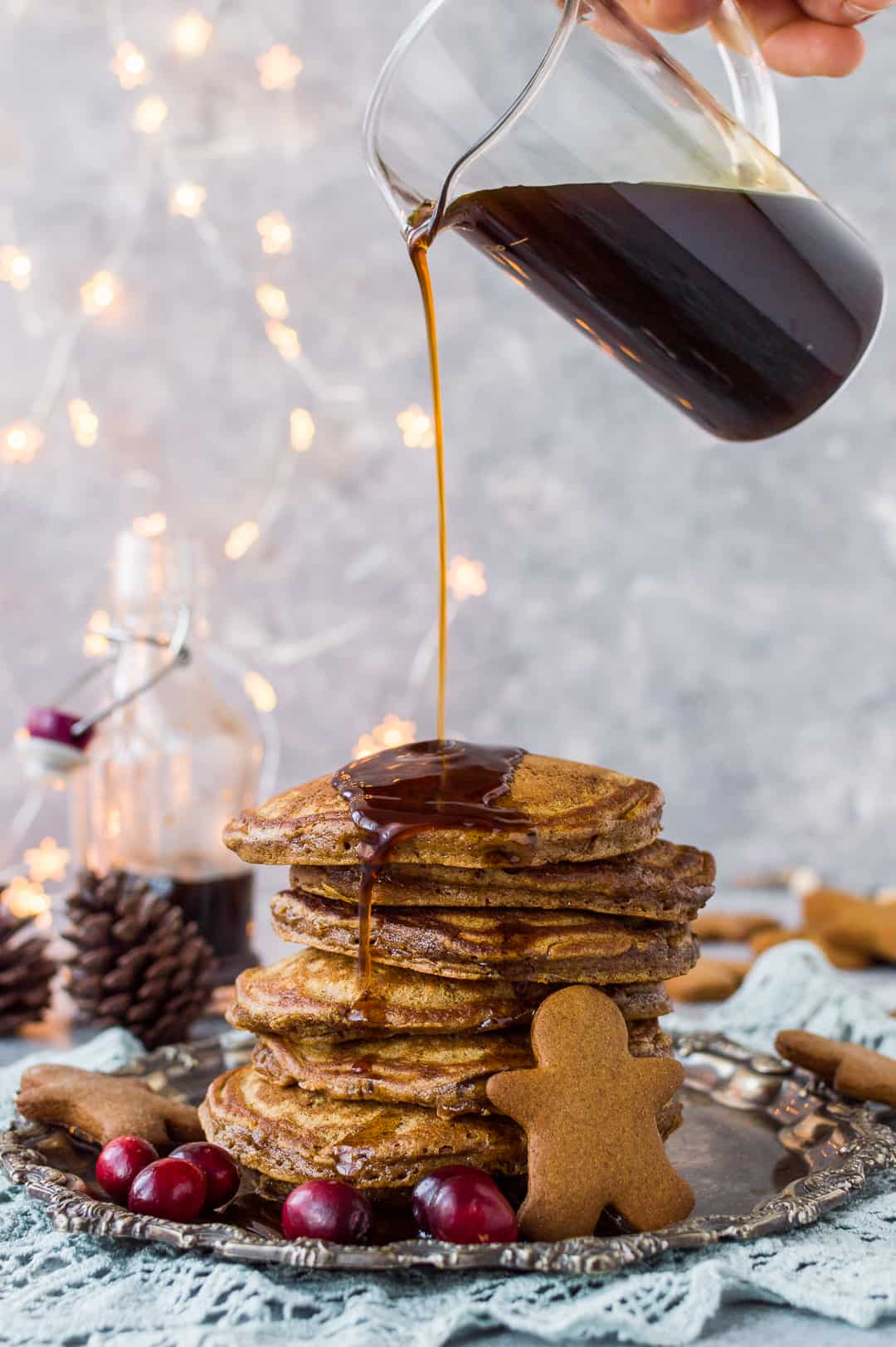 Gingerbread pancakes with gingerbread syrup – soft, fluffy gingerbread flavoured pancakes topped with gingerbread syrup, the perfect festive breakfast!