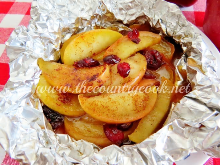 Apple and cranberry tinfoil packets