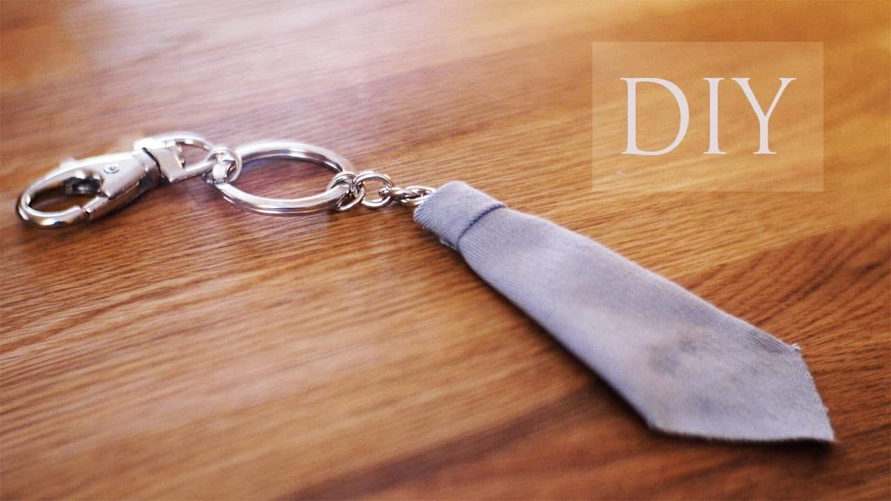 Diy mini nectie keyring wedding favour