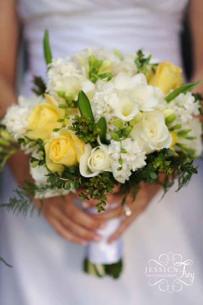 Yellow and cream in floral schemes