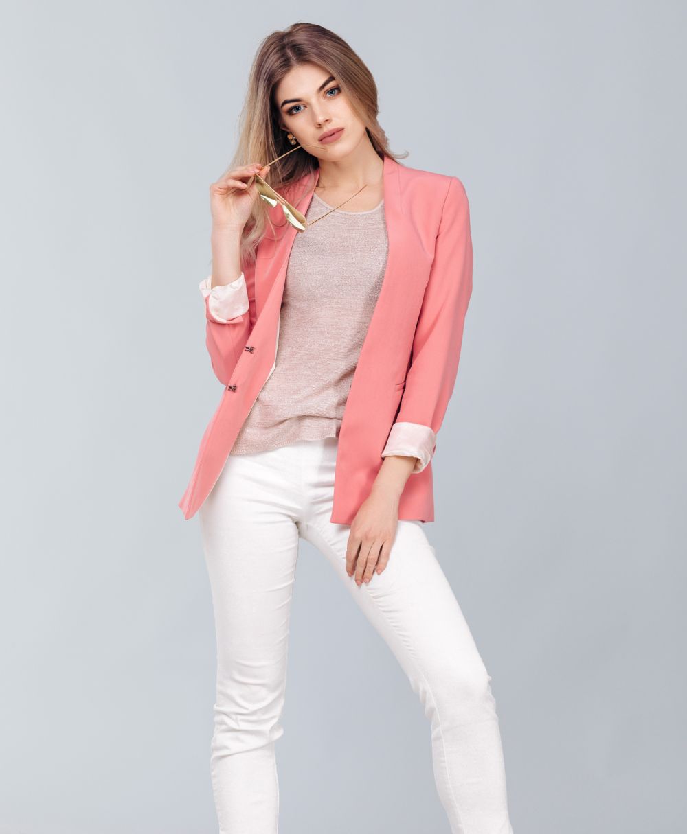 Pink pastel with a white finish - Spring Women Outfits