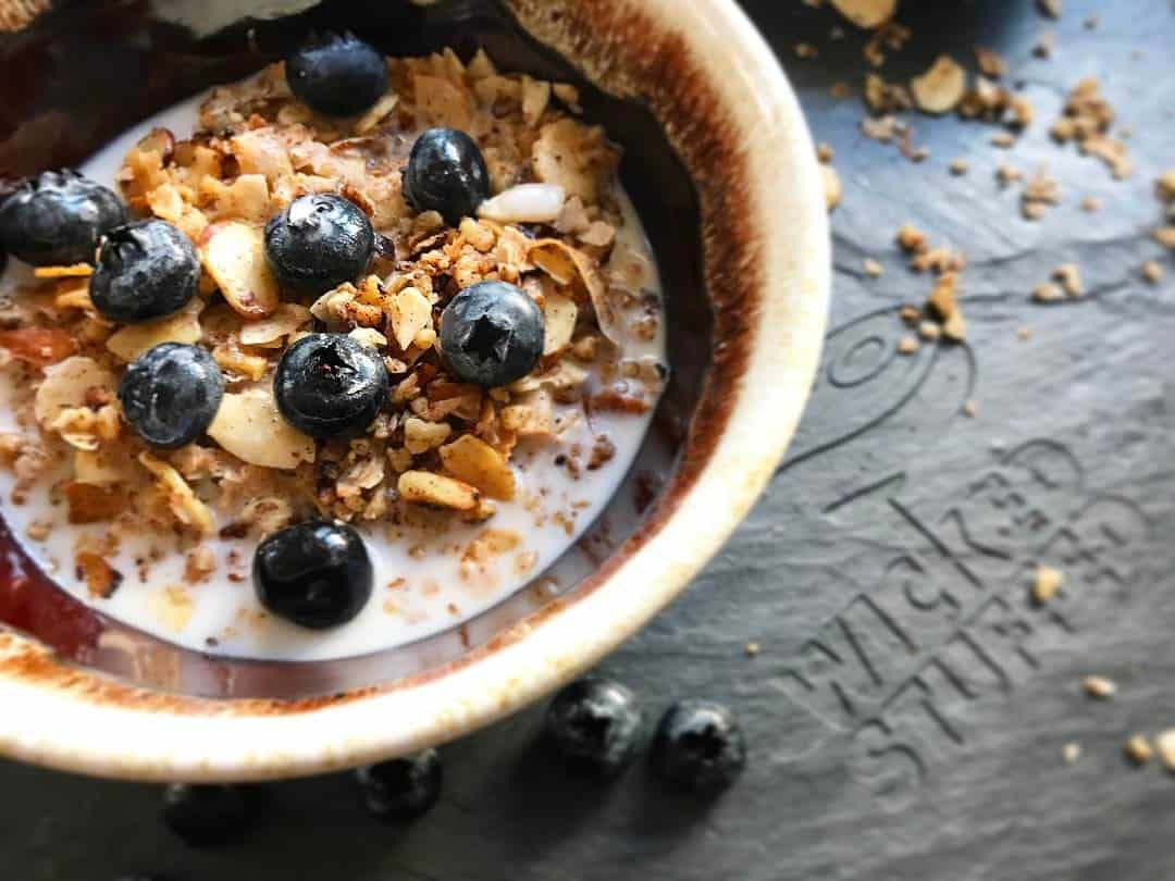 Crunchy cinnamon keto granola