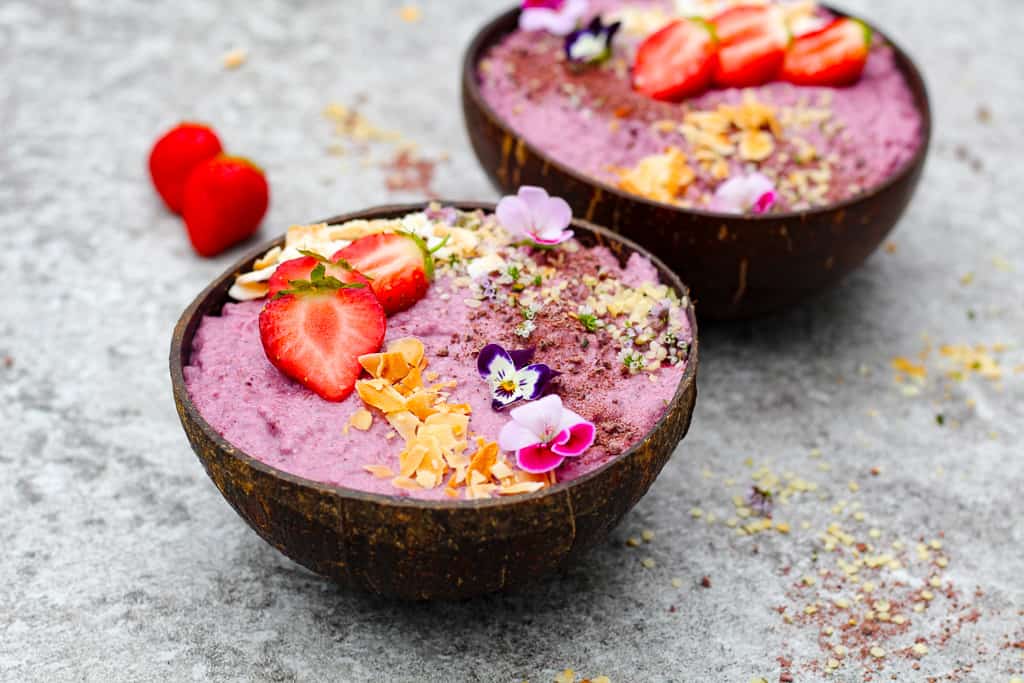 Vegan keto breakfast berry chia pudding with coconut milk low carb sugar free en 676