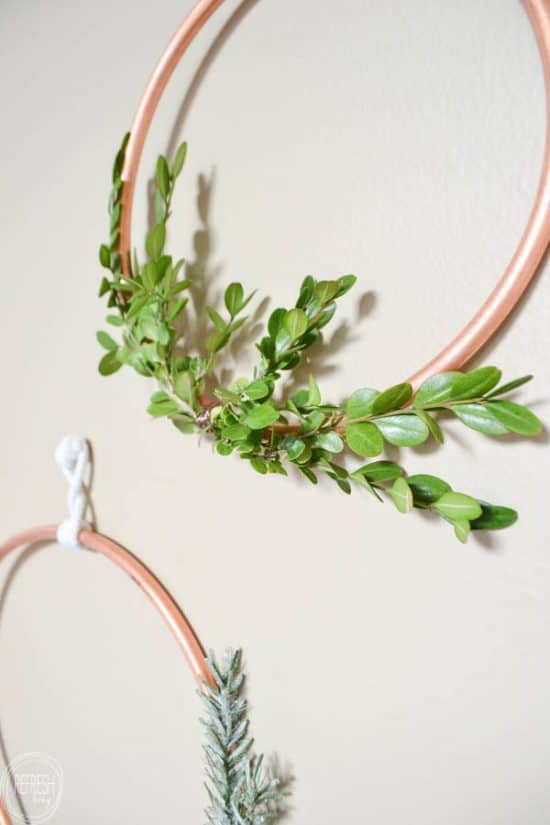 Diy copper christmas wreath with boxwood and evergreen 4 550x825