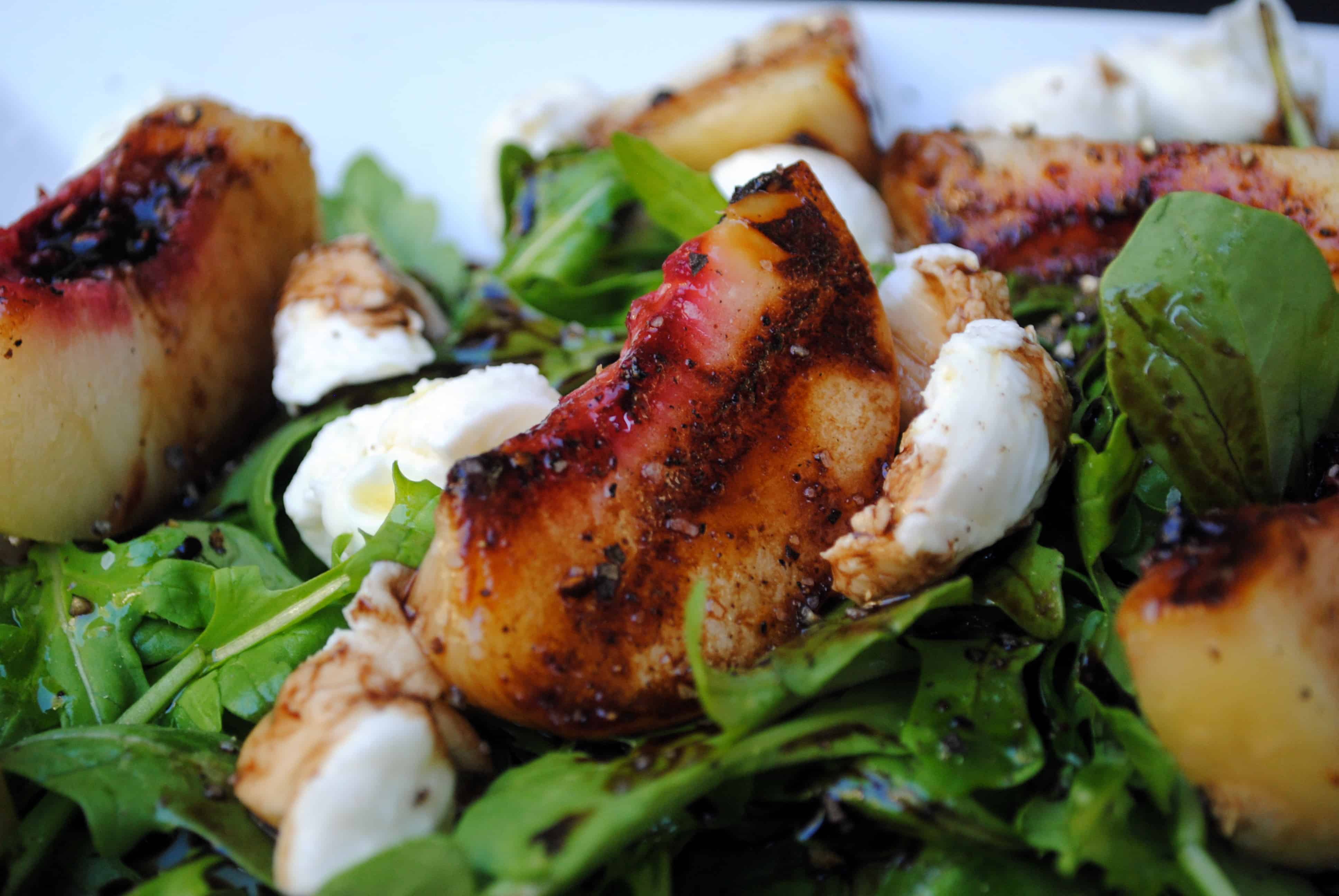 Grilled peach and mozarella salad