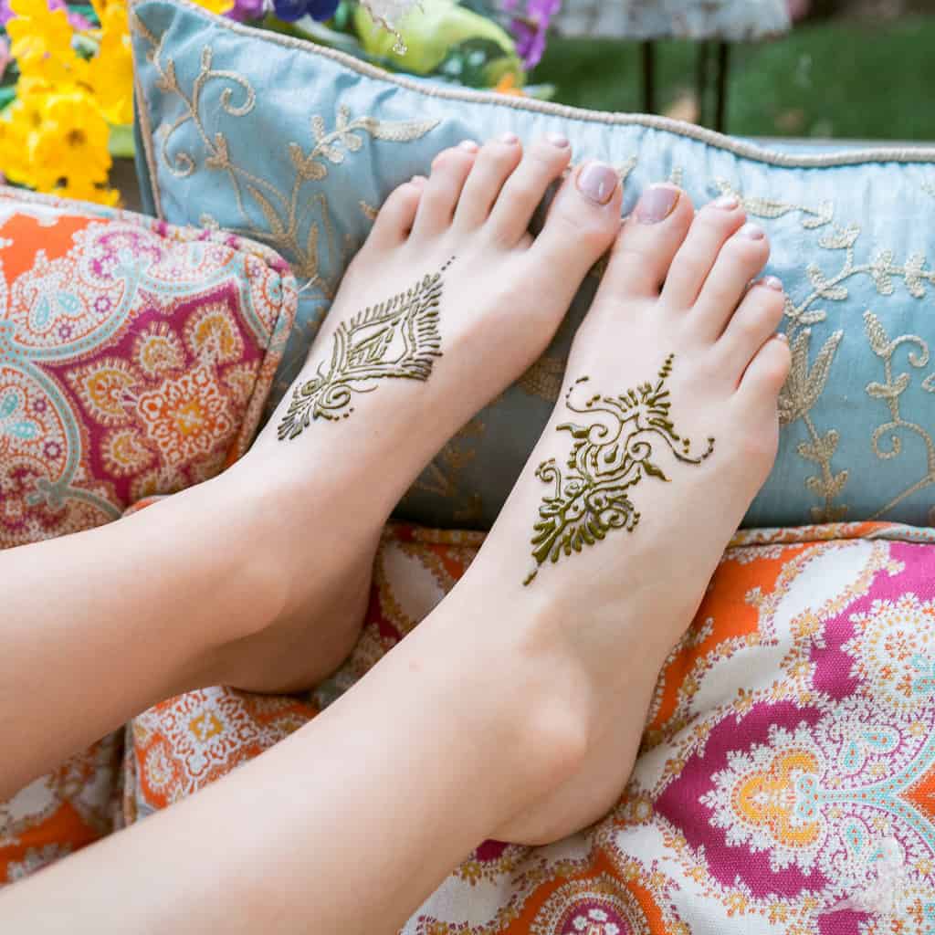 15 Simple Henna Tattoo Designs To Show Off In Warm Weather,Stylish Mehndi Tattoo Designs For Hand