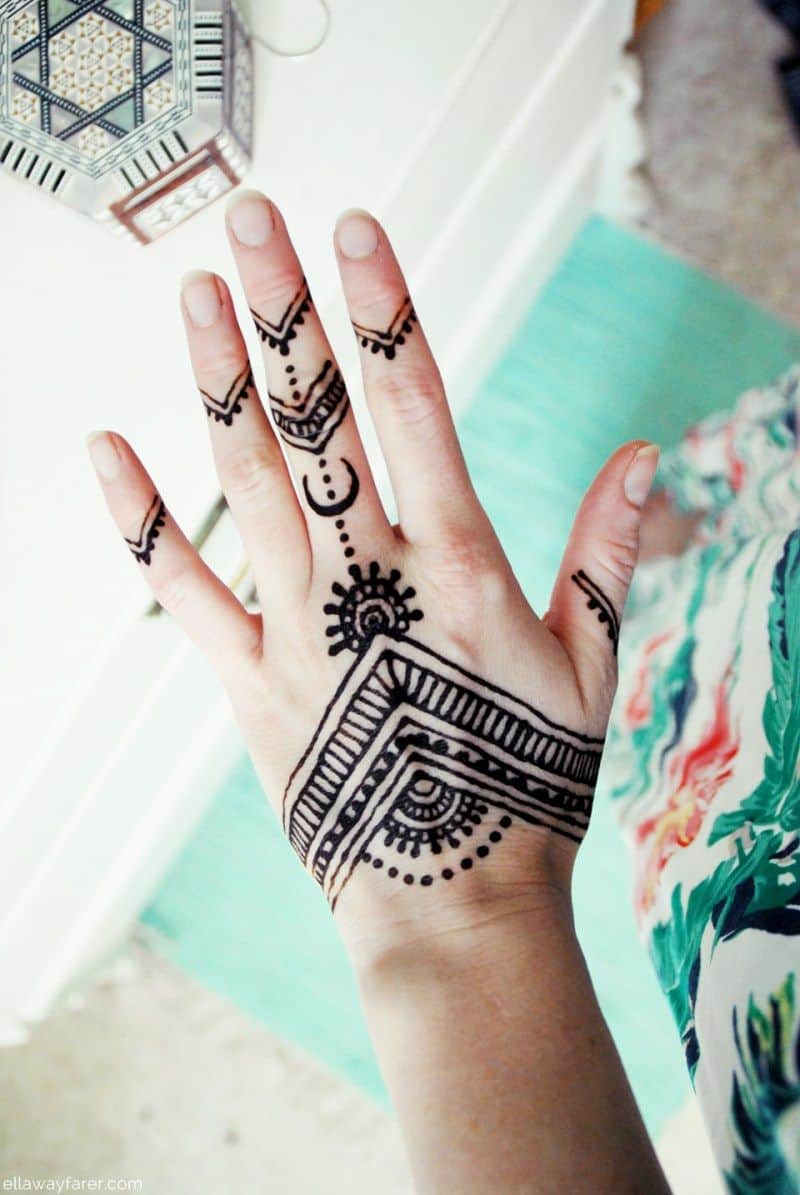 Simple Henna Design with Decorated Vs