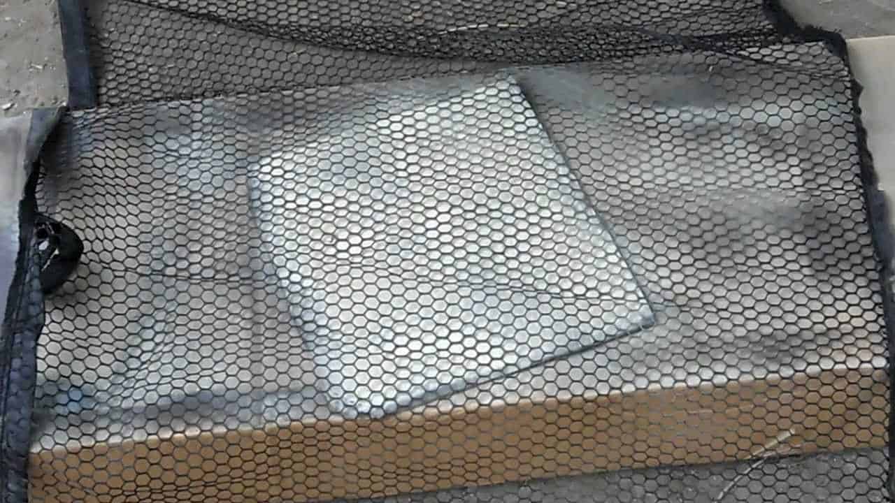 How to paint snakeskin through a mesh bag