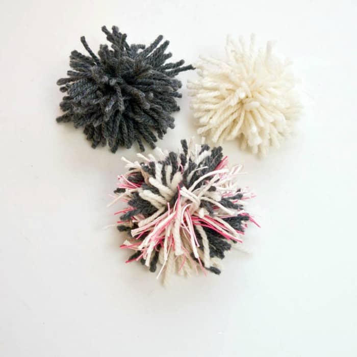 Simple spare yarn pom pom toys