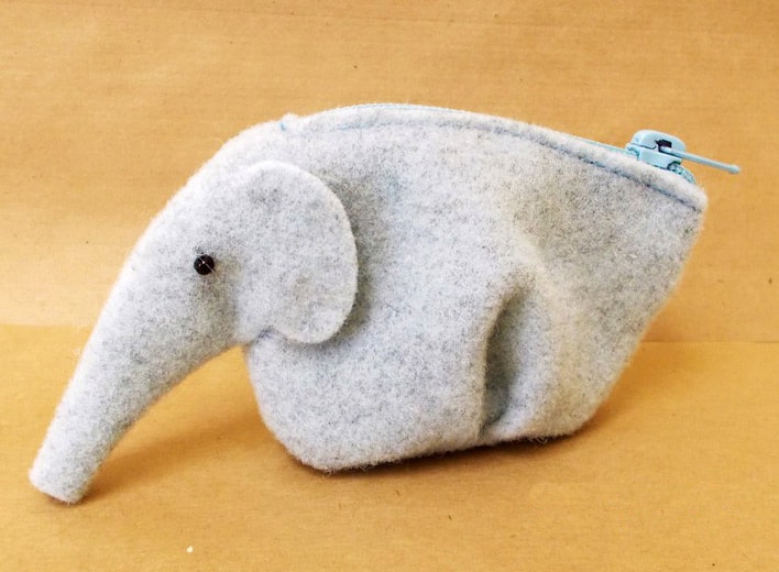 Zipping felt elephant purse