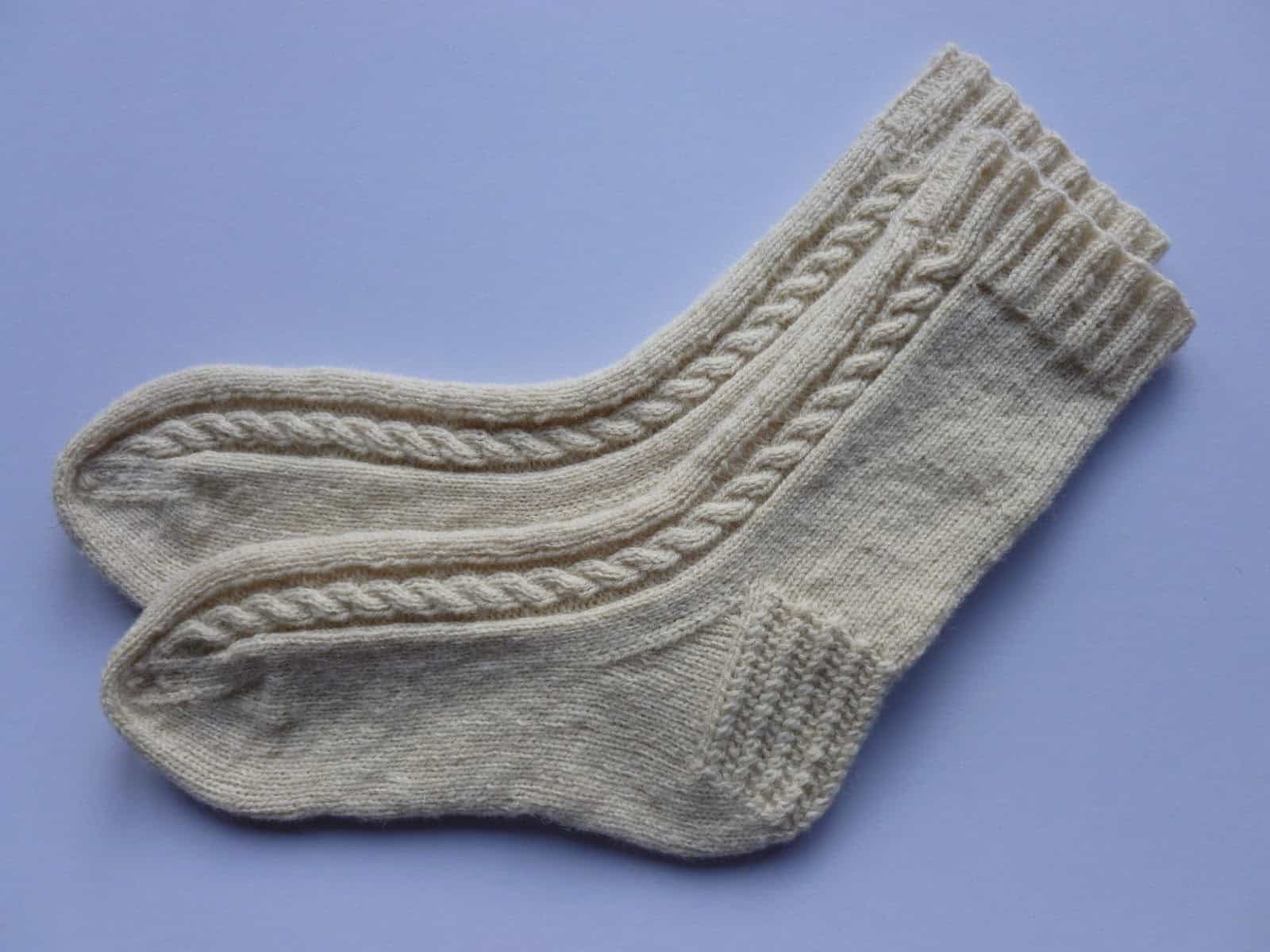 Easy cable socks