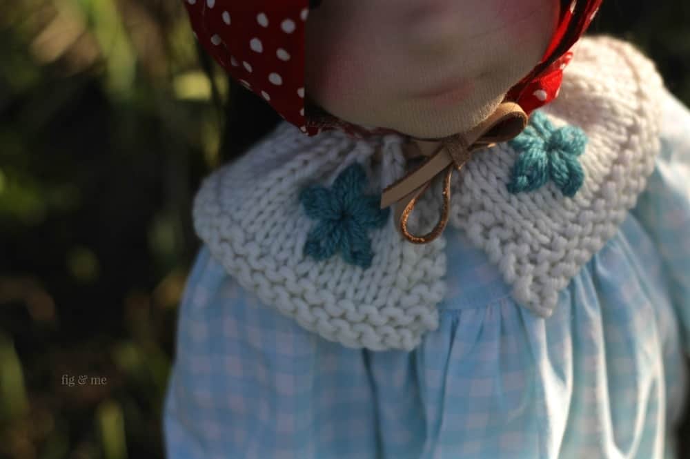 Sweer and simple wool collar with stitched flowers