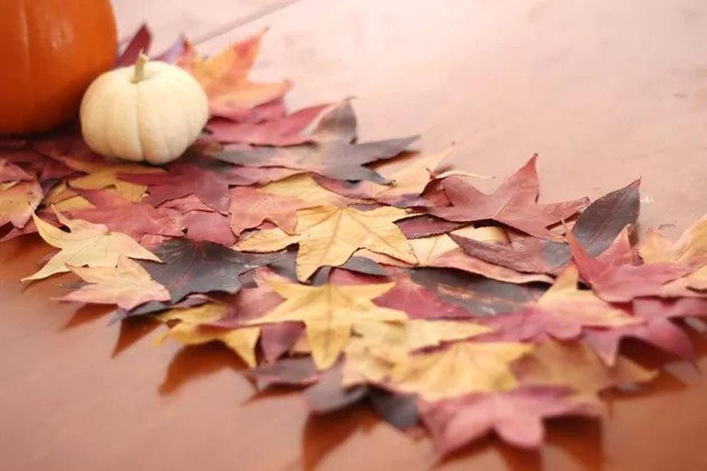 Fall leaves table runner diy thanksgiving centerpieces 