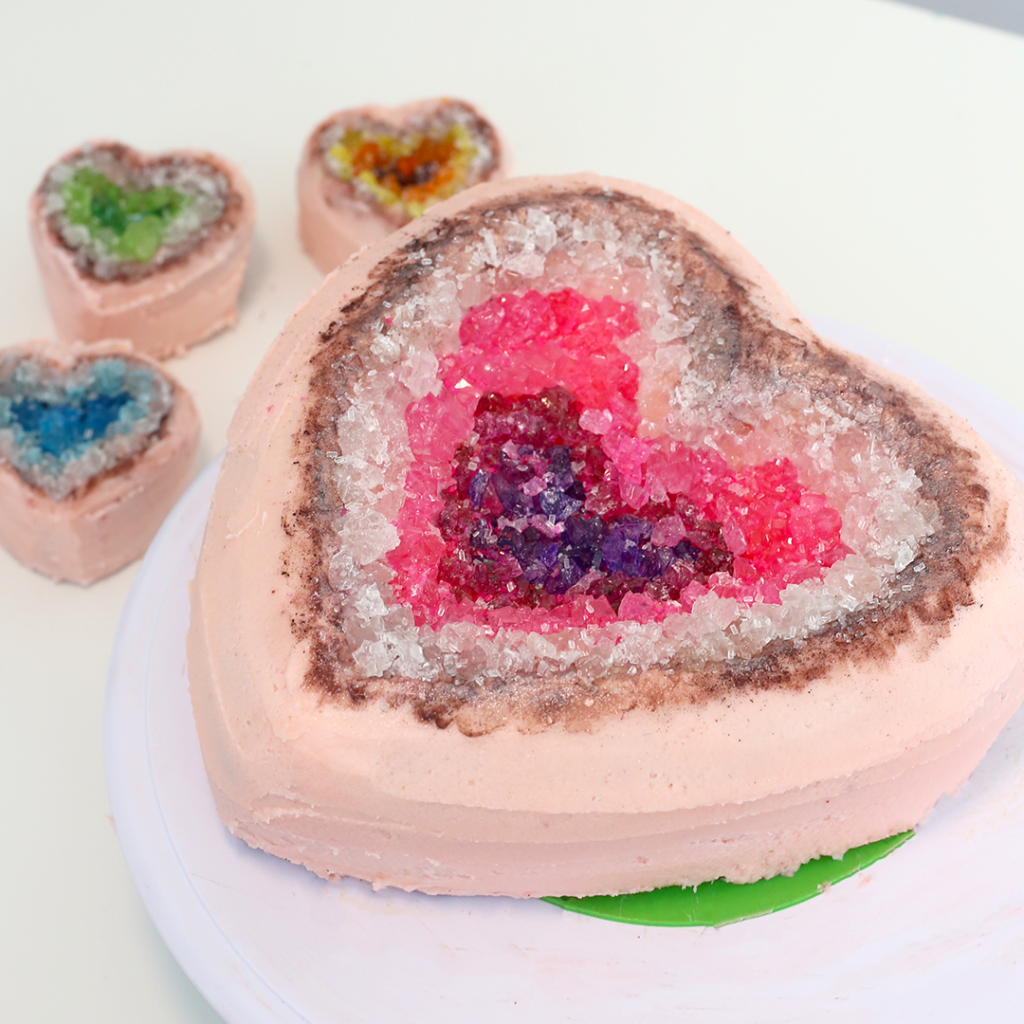 30 Beautiful Geode Cakes And How to Make Your Own