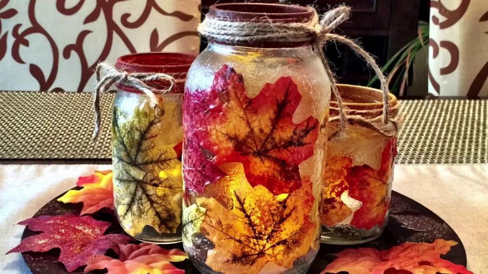 Mason jars with maple leaves diy thanksgiving centerpieces 