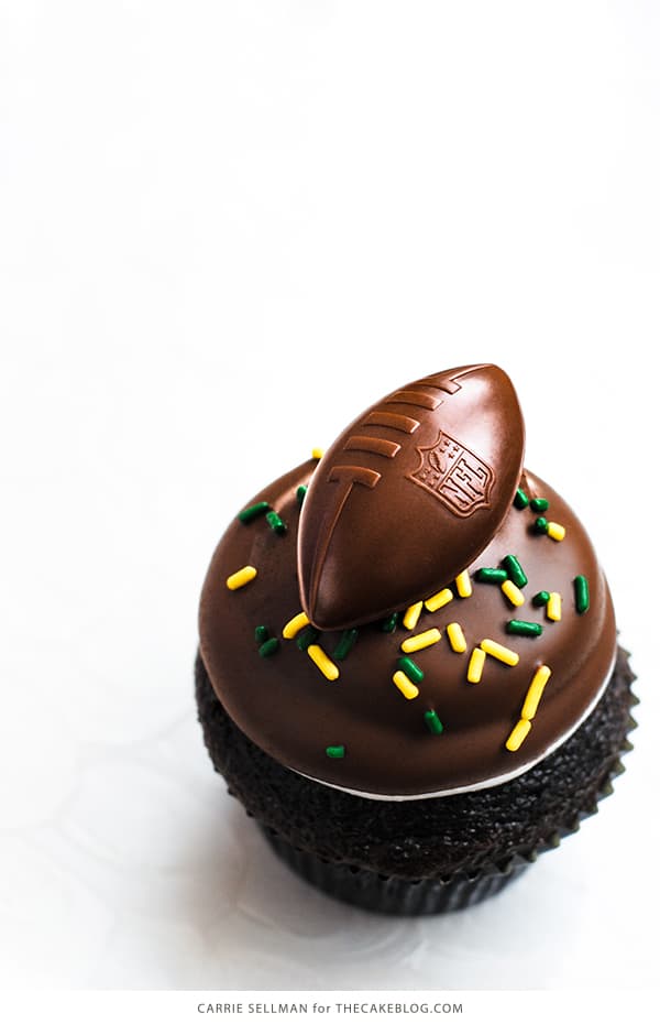 Nfl chocolate dipped marshmallow cupcakes