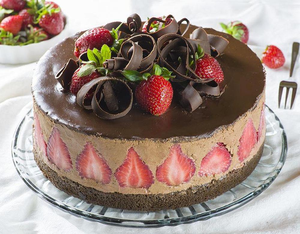 Strawberry chocolate cake thanksgiving chocolate covered strawberries