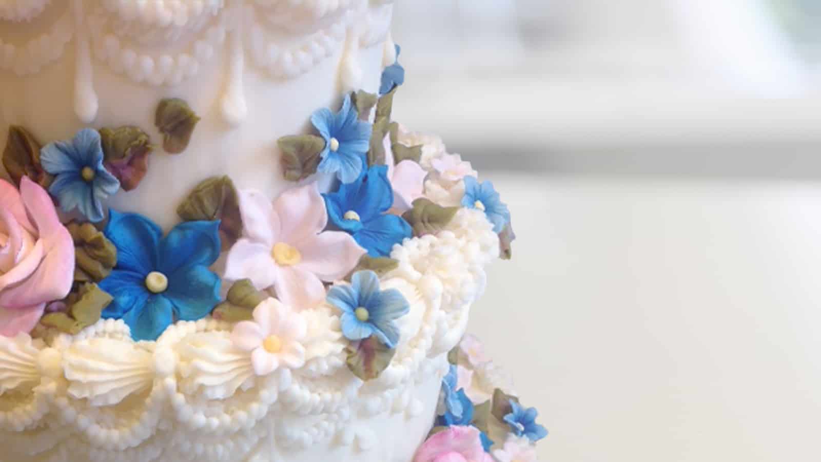 Cake decorating gum paste flowers with lucinda larson