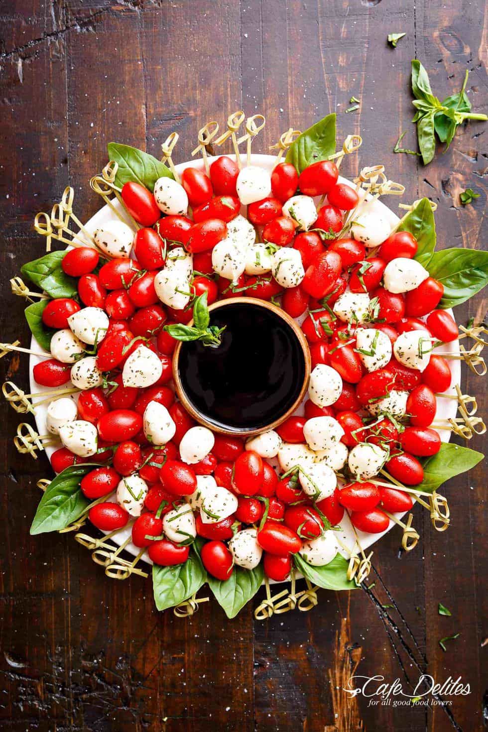 Christmas Caprese Wreath - Finger Foods for Party 