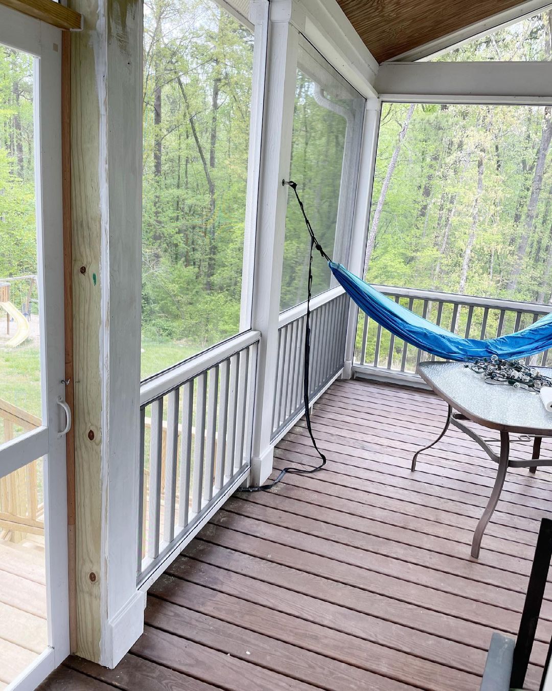 35 Screened In Porch Ideas That Will Inspire Your DIY Skills