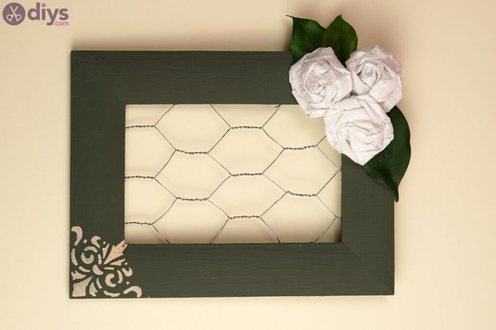 Chicken wire frame christmas wall decor ideas
