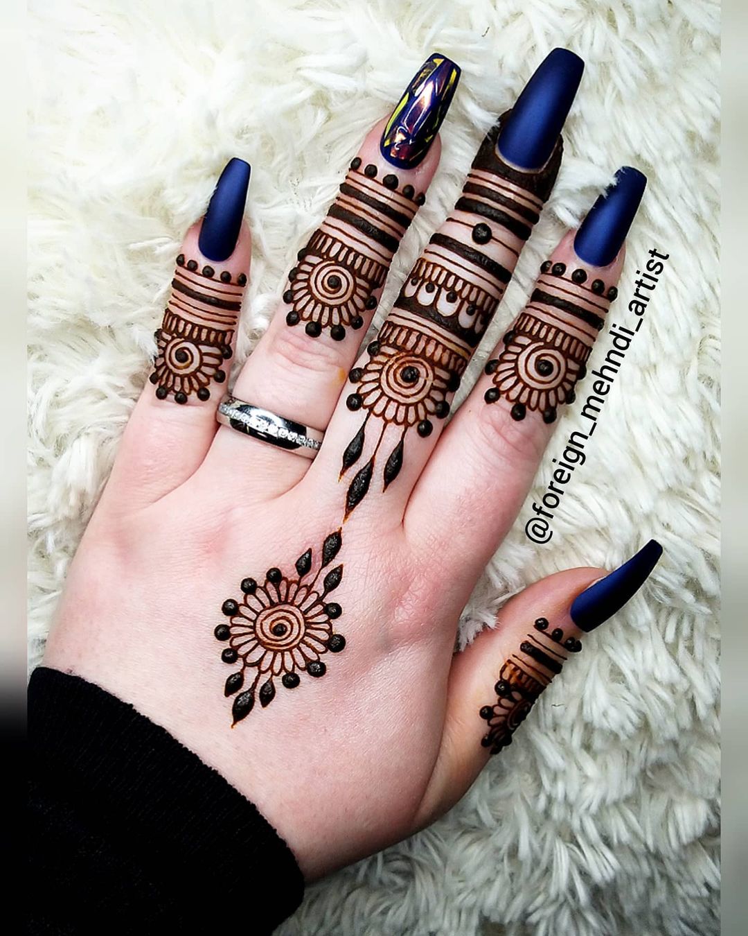 45 Simple Henna Tattoo Designs To Show Off In Warm Weather