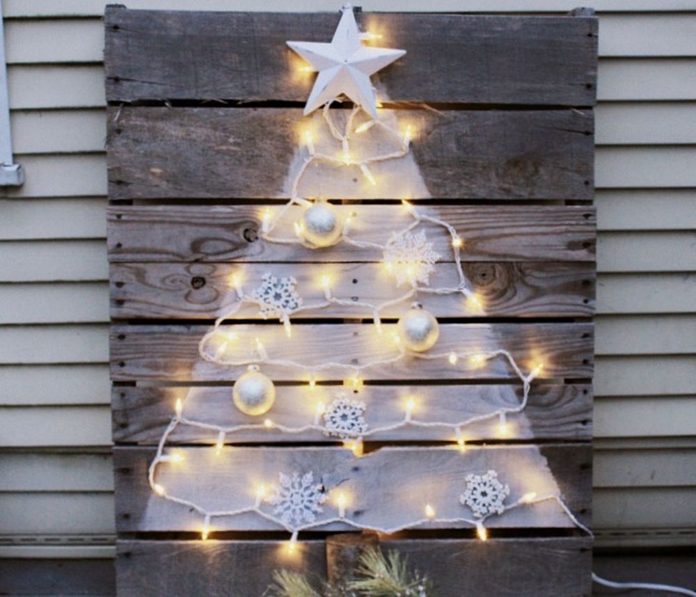Pallet christmas tree front porch christmas decorating ideas 
