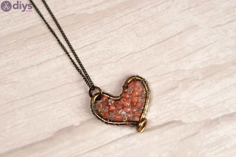 Valentine’s day gifts for her diy beaded wire heart