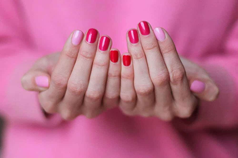 Classic ombre red nails