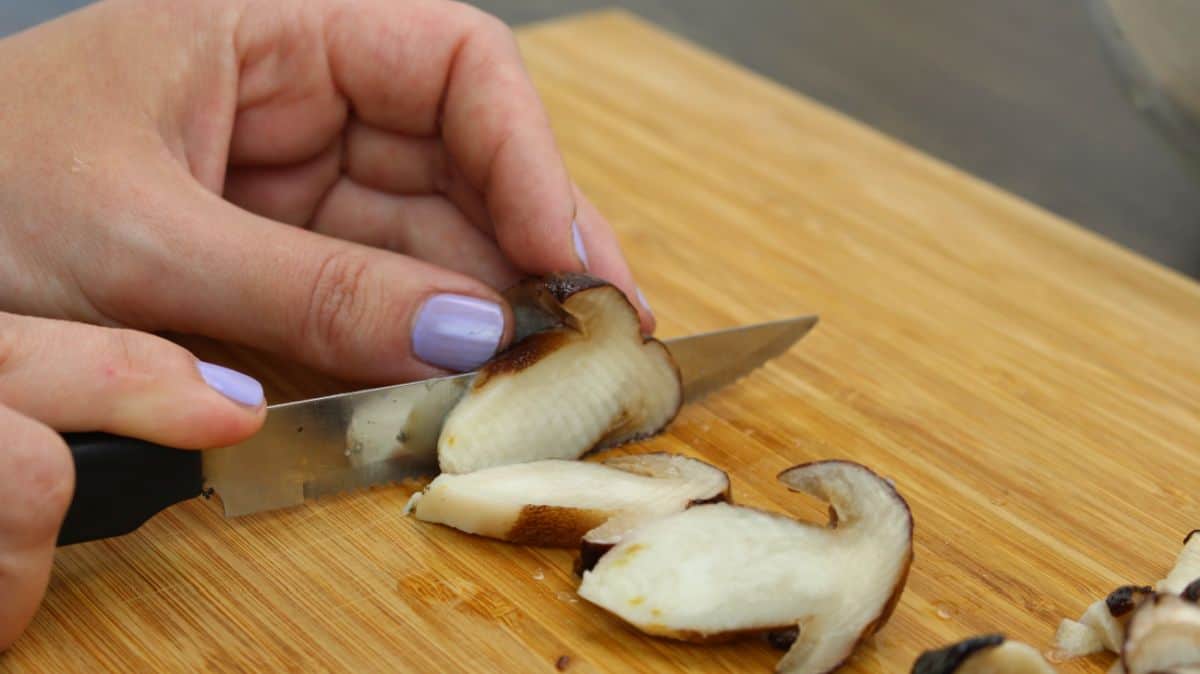 Tagliatelle with porcini mushrooms the cutting process