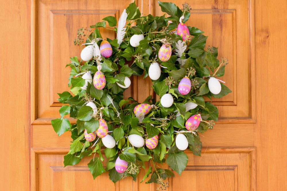 Ivy wreath with eggs
