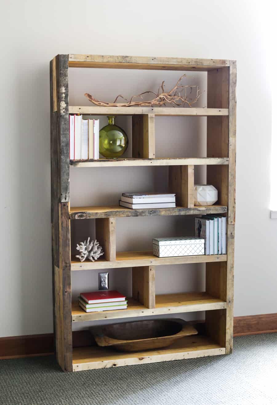 Diy rustic pallet bookshelf