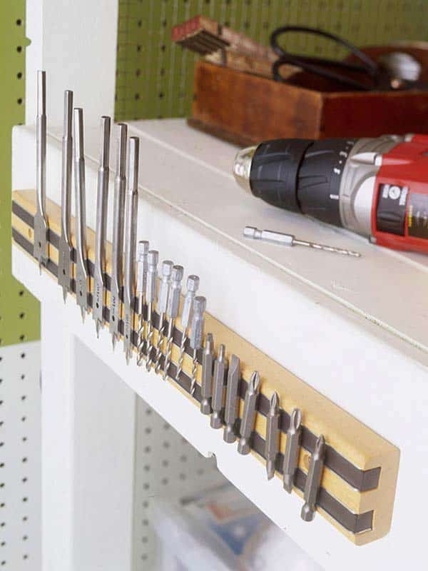 Magnetic bar for drill bits