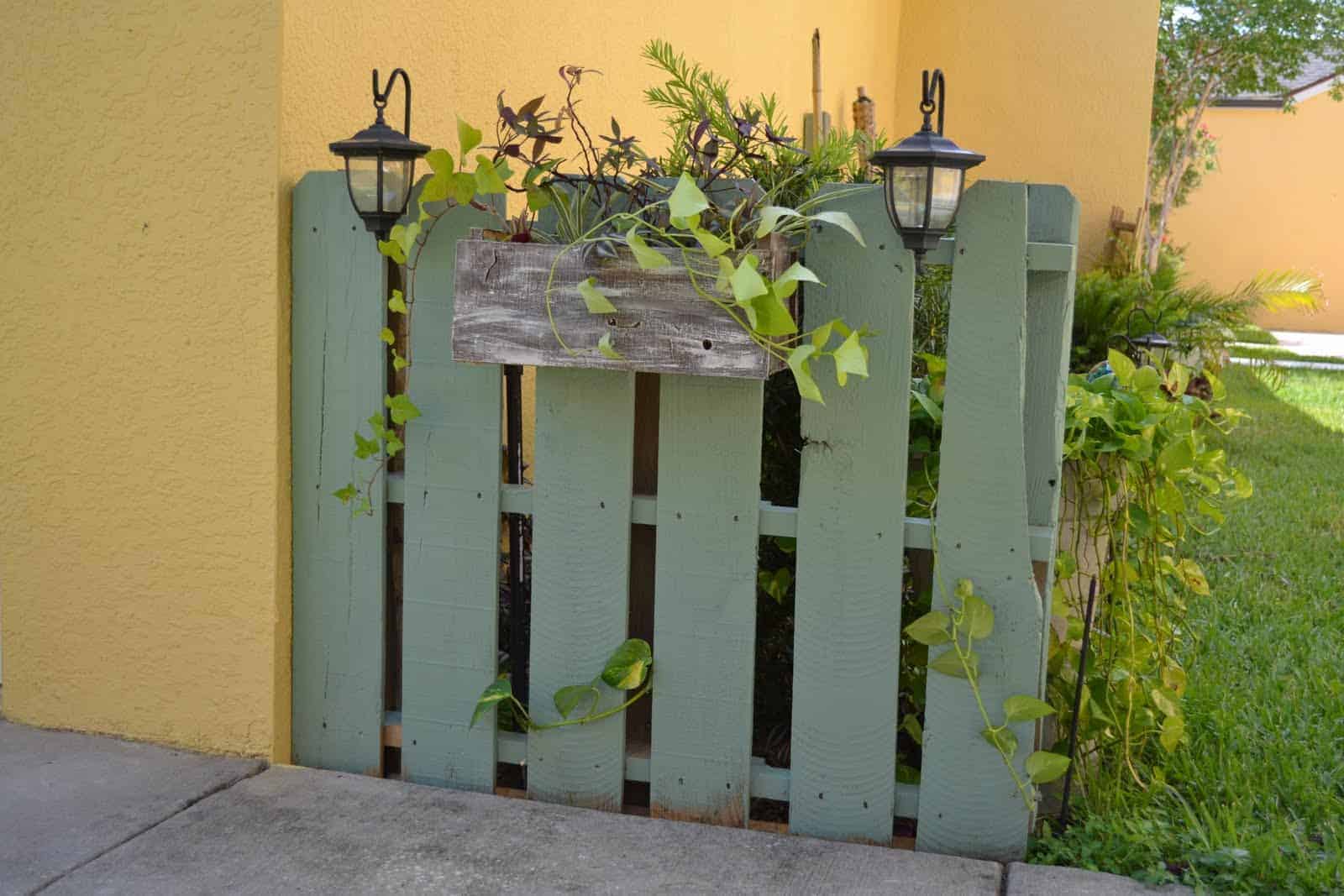 Mini side garden fence