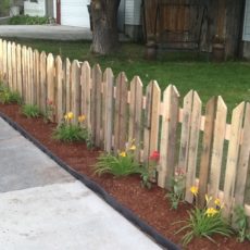 Pallet picket fence