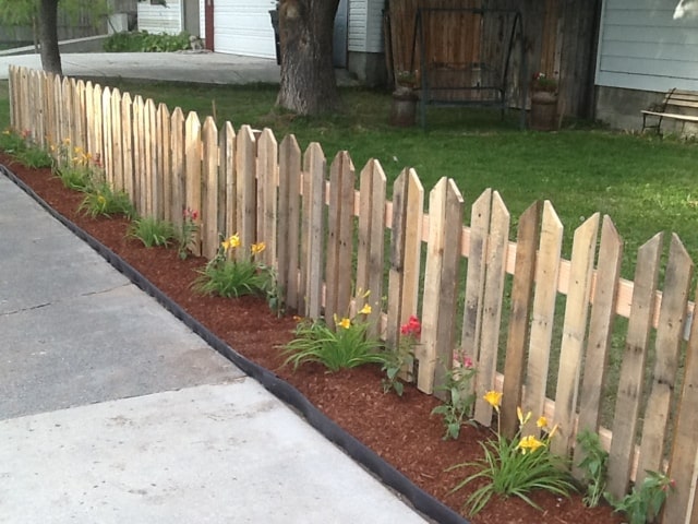 Diy Pallet Fence Projects, How To Build A Small Garden Picket Fence