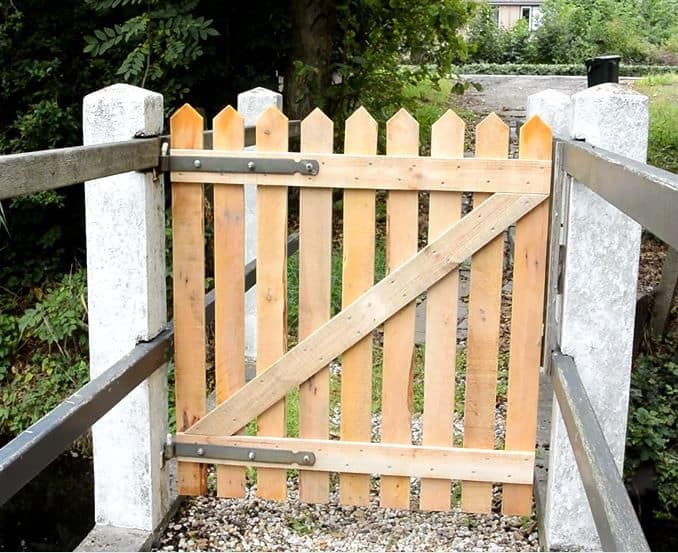 Pallet woode fence gate