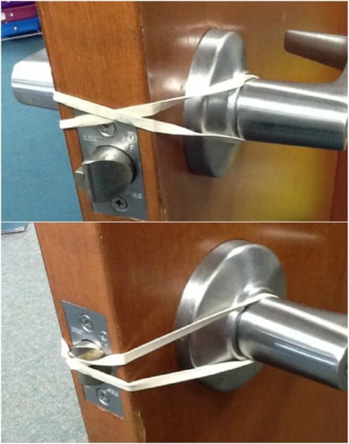 Keep a door from latching with a rubber band