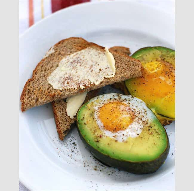 Baked eggs in avocados
