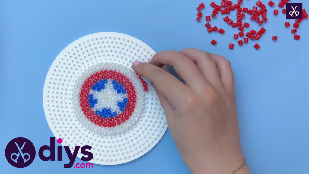 How to make a cool captain america freezer magnet step 5