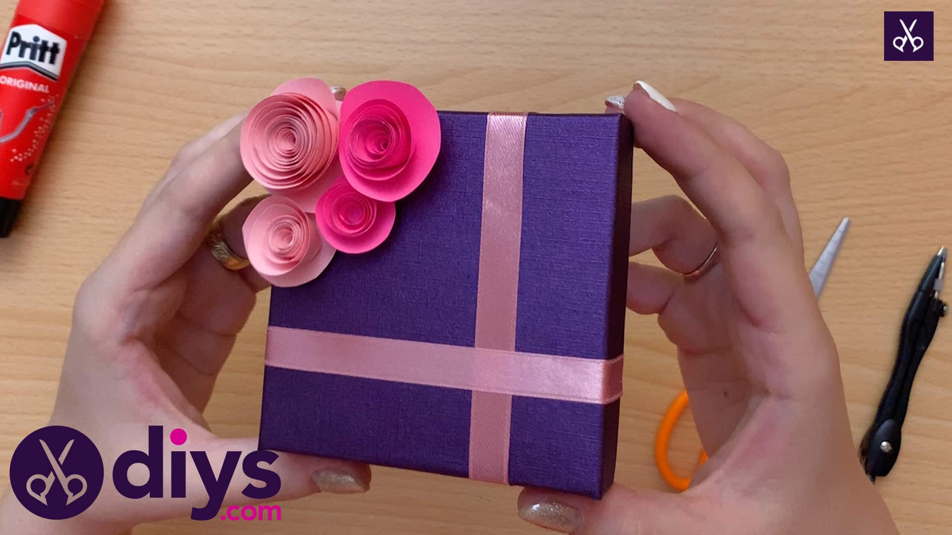 How to make a decorated gift box craft