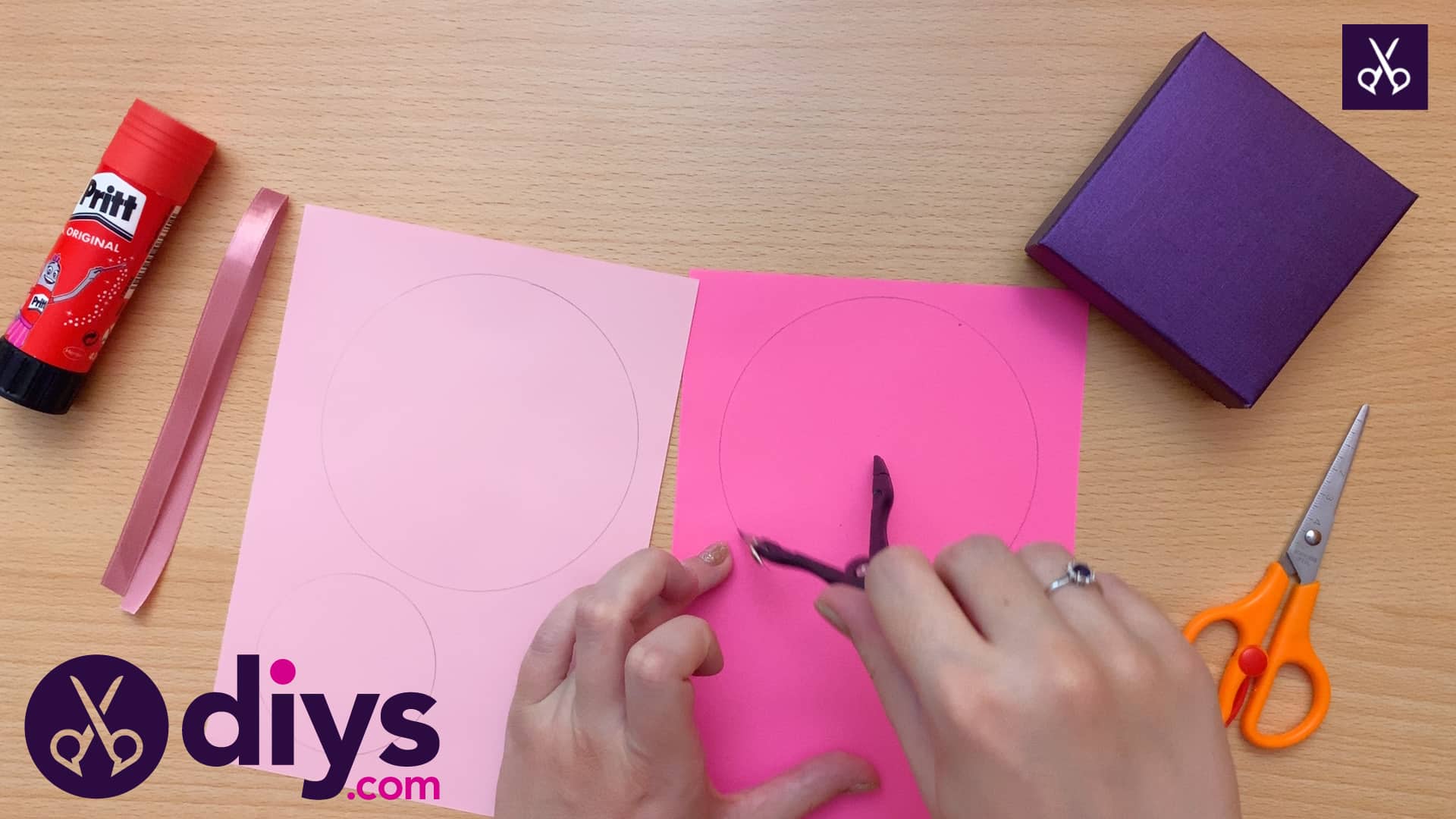 How to make a decorated gift box circle drawing
