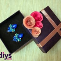 How to make a decorated gift box with ribbon