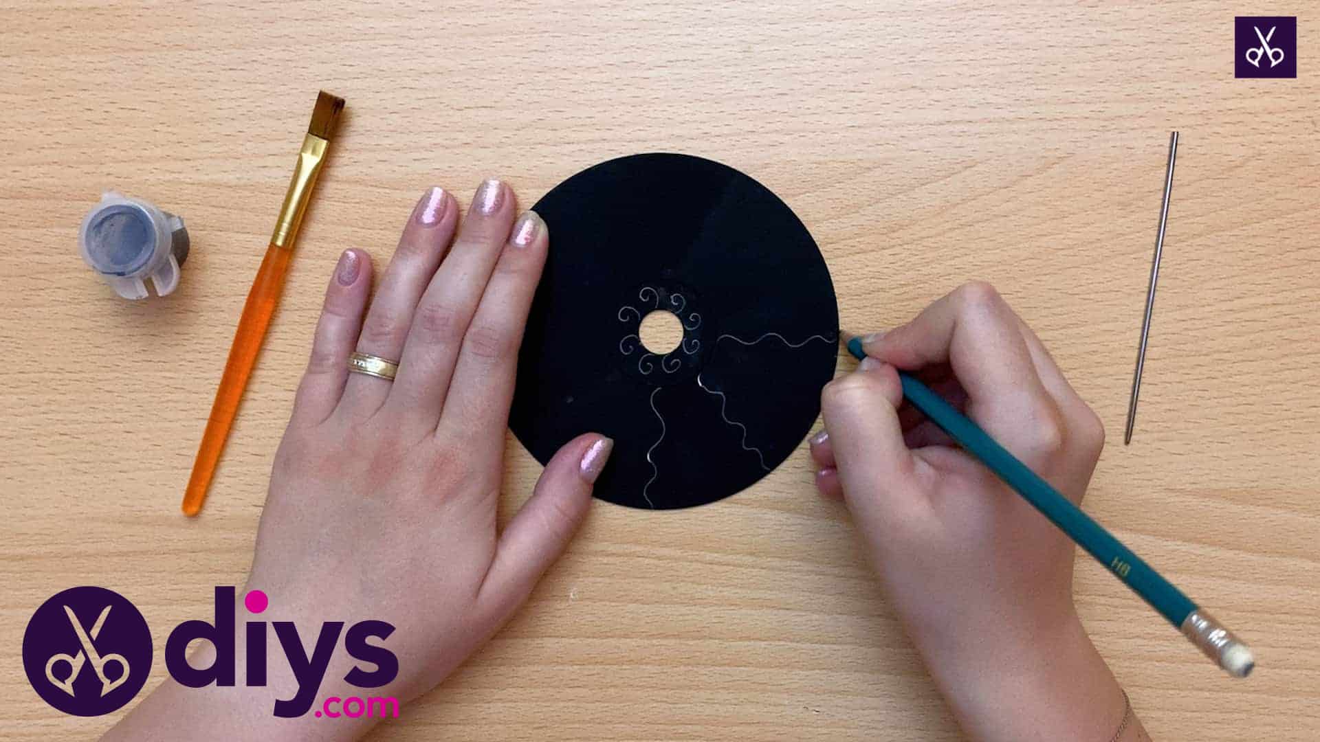 How to make recycled cd art continue stencil