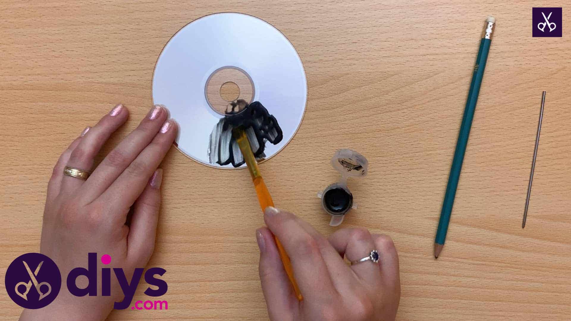 How to make recycled cd art paint