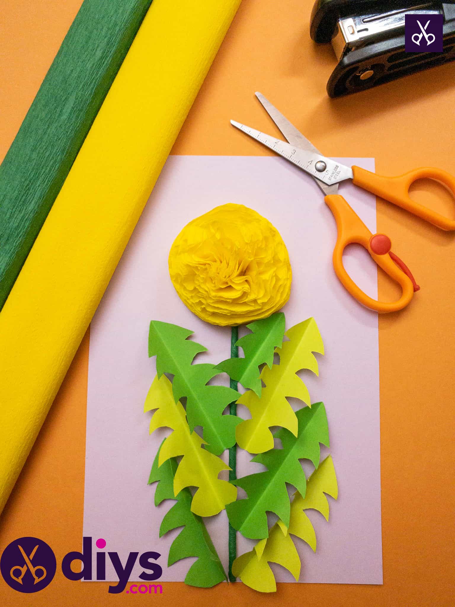 How to make a crepe paper flower craft