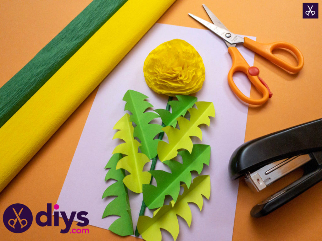 How to make a crepe paper flower diy